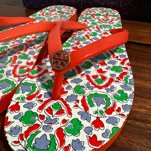 TORY BURCH FLIP FLOP PVC SIZE 5 POPPY RED/LEGACY PAISLEY - Picture 4 of 7